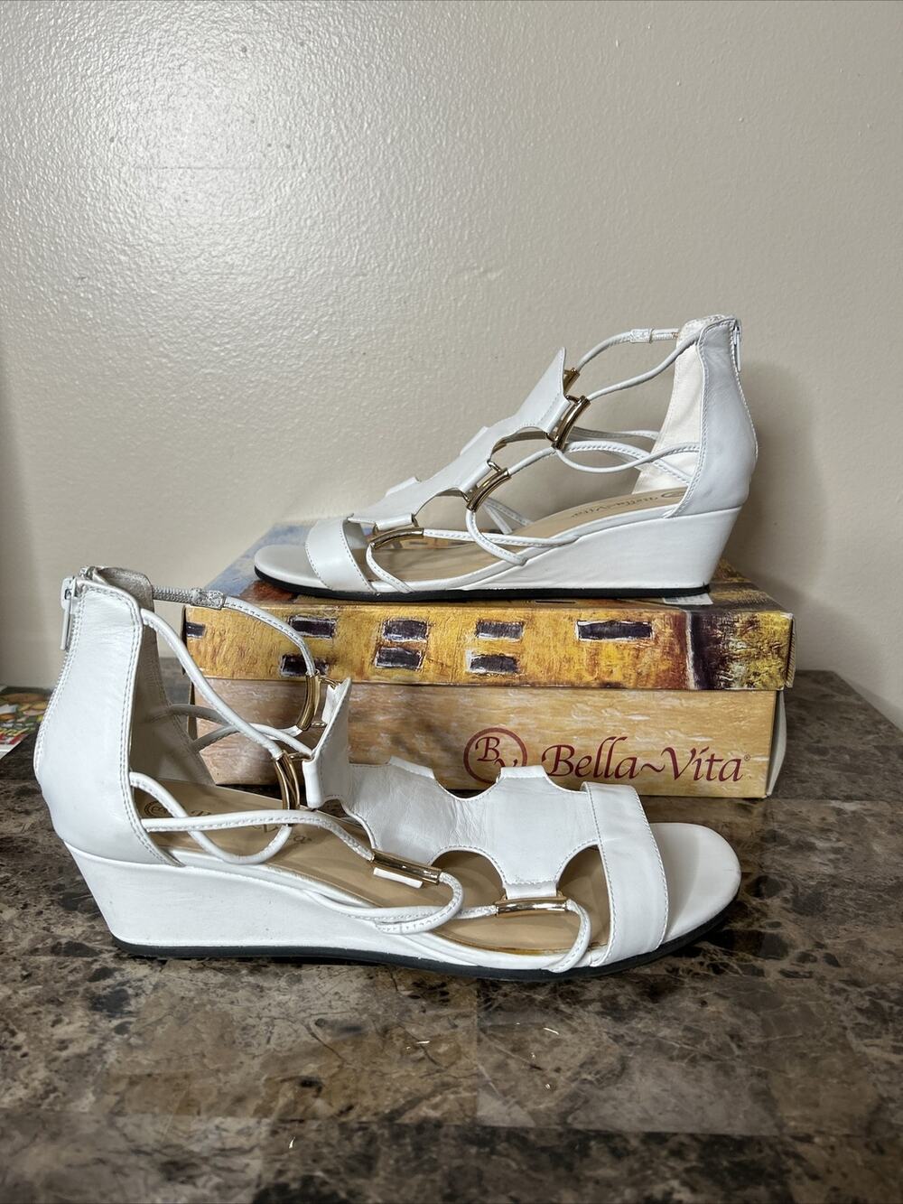Women’s Size 11 Bella Vita Isla White Wedge Sandals with Box
